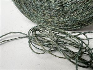 Sweater No. 9 - kit på blød og lækker strik, støvet grøn